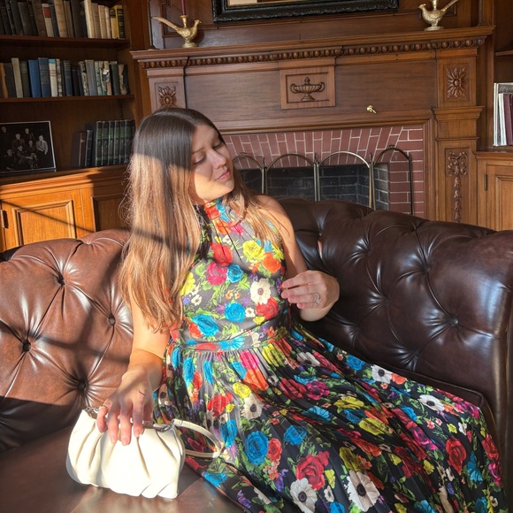 Meet your Posher, Janelle - Picture 1 of 16